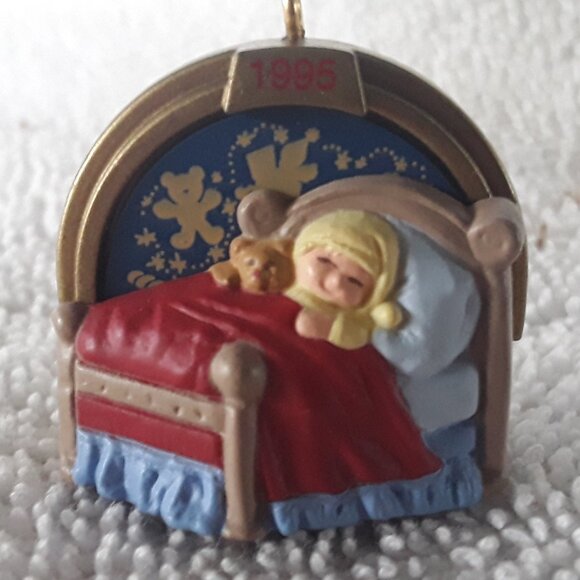 Hallmark Miniature Ornament- Sugarplum Dreams, 1995 in Box - Picture 1 of 5